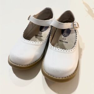 FootMates White Mary Jane Dress Shoes